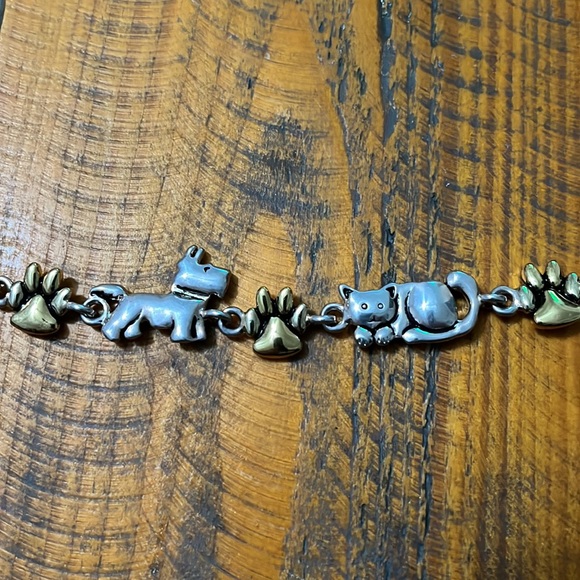 Gold and Silver look Animal Charm Bracelet in great condition. - Picture 4 of 5